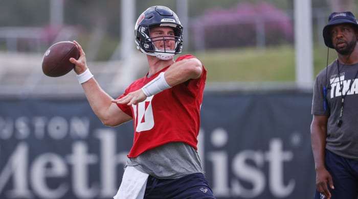 Jun 15, 2022; Houston, TX, USA; Houston Texans quarterback Davis Mills (10) participates in drills during minicamp at Houston Methodist Training Center.